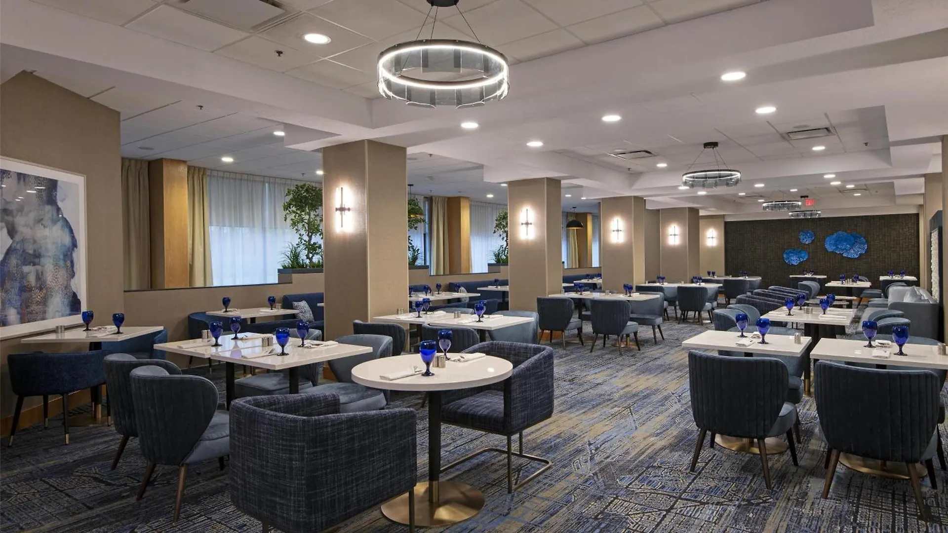 Doubletree By Hilton West Edmonton Hotel
