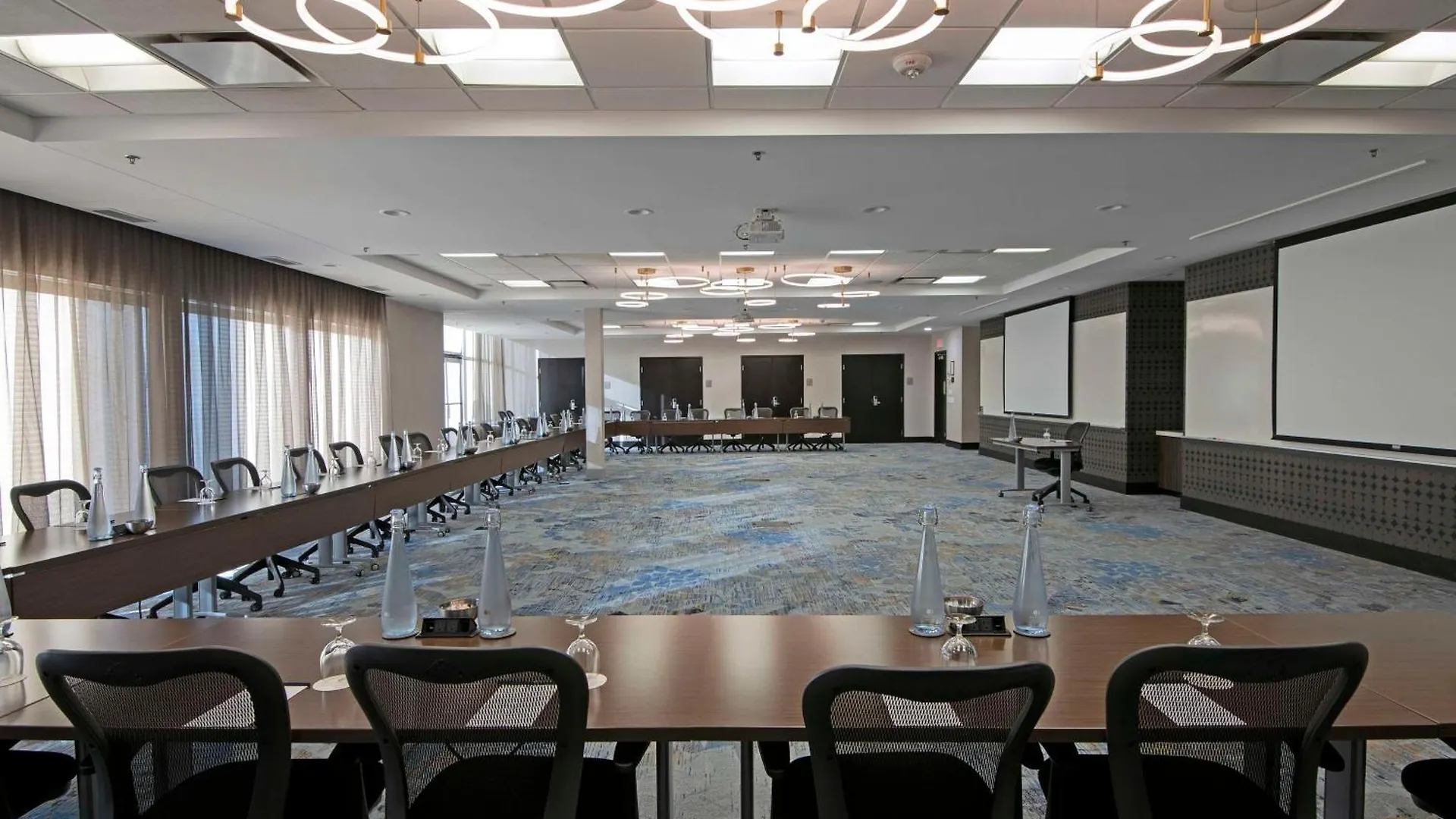 Hotel Doubletree By Hilton West Edmonton