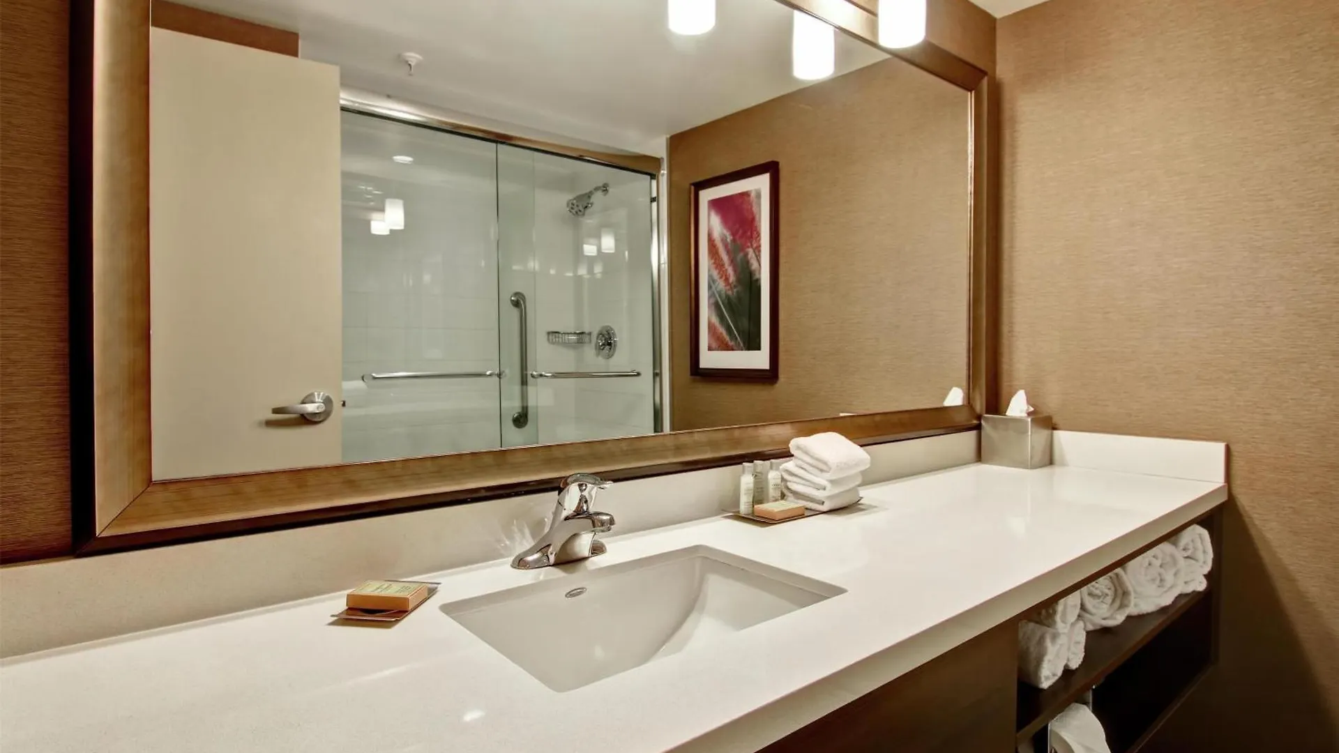 Hotel Doubletree By Hilton West Edmonton 4*,